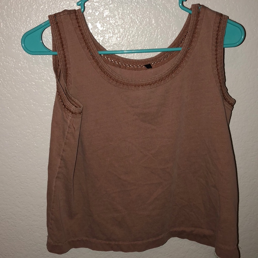 Kinda crop tank top / thrift